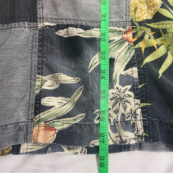 Tommy Bahama Men’s Button Down Shirt Size Large Tropical Silk Beach Vacation - Picture 8 of 10